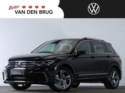 Zwart Occasion 2024 VW Tiguan R-line SUV | € 40.800 (Eerlijke prijs)