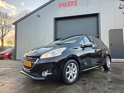 Zwart Gebruikt 2014 Peugeot 208 Hatchback | € 3.999 (Eerlijke prijs)