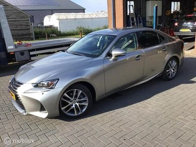 Grijs Occasion 2018 Lexus IS300h Sedan | € 35.800
