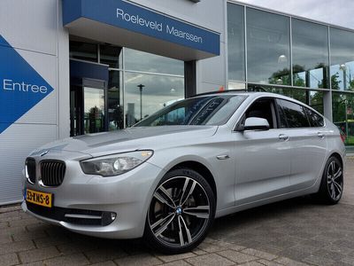 tweedehands BMW 535 5-SERIE GRAN TURISMO i 306pk Steptronic High Executive | Origineel NL | Navi | Leder+Verwarmd | Panorama Schuifdak | Bi-Xenon | Clima | Cruise | Licht+Regensensor | Privacy Glass | 20''lm | Trekhaak