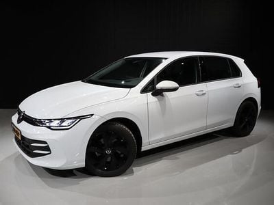 Wit Occasion 2024 VW Golf VIII Edition Hatchback | € 28.450 (Goede deal)