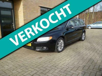 tweedehands Volvo V70 2.0T Momentum, Leer, Navigatie, Trekhaak, Garantie