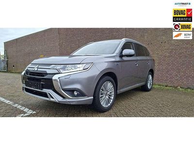 Grijs Occasion 2019 Mitsubishi Outlander P-HEV Intense Sedan | € 23.950 (Eerlijke prijs)