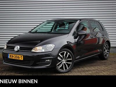 Zwart Occasion 2016 VW Golf VII Highline Hatchback | € 10.995 (Goede deal)