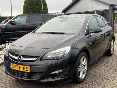 Zwart Gebruikt 2014 Opel Astra Hatchback | € 4.950 (Iets duurder)