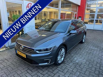 tweedehands VW Passat Variant 1.4 TSI GTE Highline - 3e eigenaar | Automaat | Keyless entry | Cruise control | Trekhaak | Panoramadak | Navigatie.