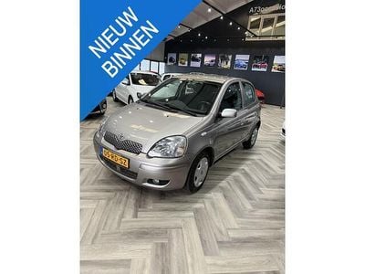 Occasion Toyota Yaris 86 PK (63 kW) 2005 Grijs Hatchback
