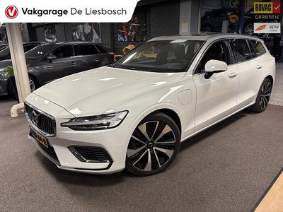 Wit Occasion 2021 Volvo V60 R-Design Stationwagen | € 28.990 (Eerlijke prijs)