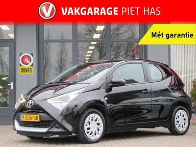 Zwart (metallic) Occasion 2020 Toyota Aygo X-play Hatchback | € 9.750 (Eerlijke prijs)