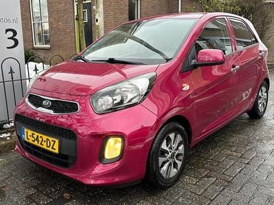 Rood (metallic) Occasion 2016 Kia Picanto Hatchback | € 6.900 (Eerlijke prijs)