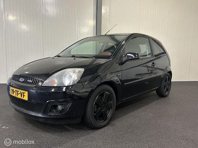 Zwart Gebruikt 2006 Ford Fiesta Futura Hatchback | € 945 (Eerlijke prijs)