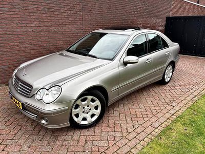 Grijs (metallic) Occasion 2006 Mercedes C200 Elegance Sedan | € 10.950