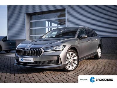 Grijs Occasion 2024 Skoda Superb First Edition Stationwagen | € 40.895 (Eerlijke prijs)