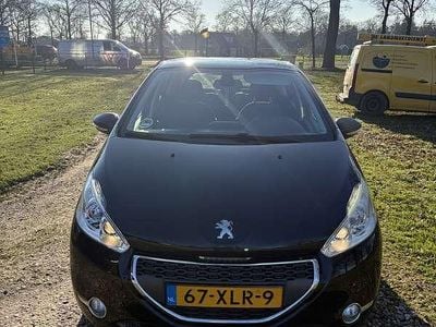 Zwart Gebruikt 2012 Peugeot 208 Allure Hatchback | € 3.450 (Eerlijke prijs)