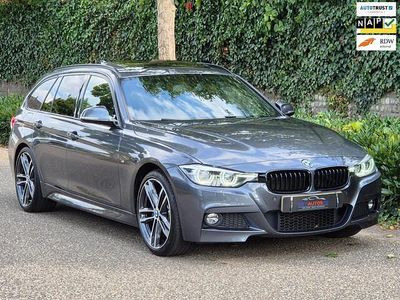 Grijs Gebruikt 2017 BMW 320 Executive Stationwagen | € 23.999 (Iets duurder)
