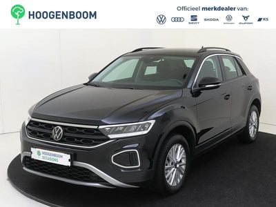 Zwart (metallic) Gebruikt 2024 VW T-Roc Life SUV | € 25.950 (Goede deal)