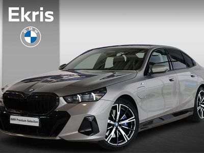 Grijs Gebruikt 2024 BMW 550e M Sport Sedan | € 72.900 (Duur)