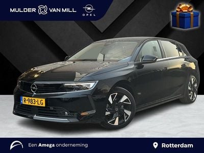 Zwart Gebruikt 2022 Opel Astra Elegance Hatchback | € 21.940 (Eerlijke prijs)