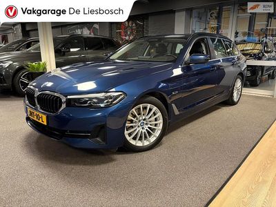 Blauw Occasion 2022 BMW 530e Comfort Edition Stationwagen | € 34.900 (Eerlijke prijs)