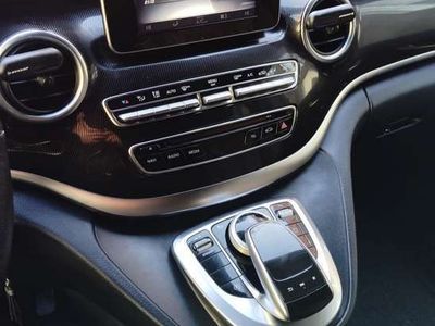 Mercedes V220