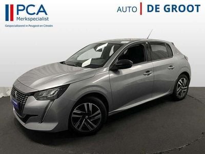 Occasion Peugeot 208 Allure 101 PK (74 kW) 2023 Grijs, metallic lak Hatchback
