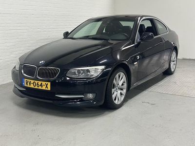 Zwart Occasion 2010 BMW 330 Executive Coupé | € 10.999 (Eerlijke prijs)