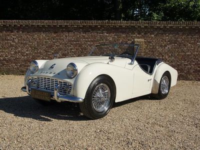 tweedehands Triumph TR3 Restored condition, Frame-off restoration in 2007-2011, All technical parts have been overhauled, Sophisticated "classic" color combination - Old English White over dark blue, Well documented with photos and invoices, Very well maintained afte