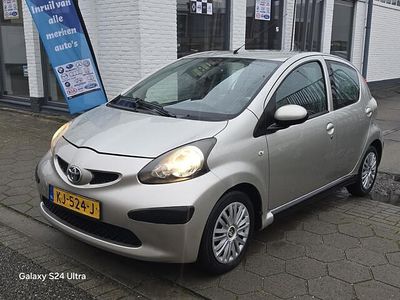 Bruin Gebruikt 2007 Toyota Aygo Hatchback | € 2.499 (Eerlijke prijs)