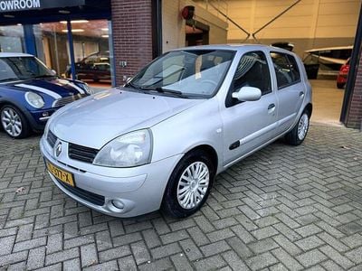 Grijs Gebruikt 2005 Renault Clio II Campus Hatchback | € 1.450 (Eerlijke prijs)