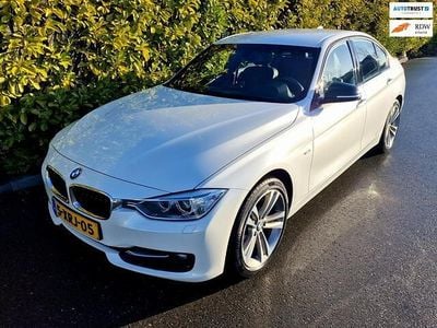 Wit (metallic) Occasion 2014 BMW 316 Executive Sedan | € 12.990 (Eerlijke prijs)