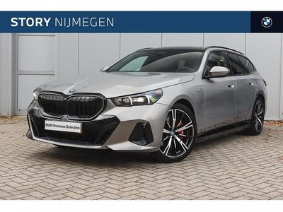 Oxidgrau (grijs metallic) Occasion 2025 BMW 550e Comfort Edition Stationwagen | € 86.950 (Duur)