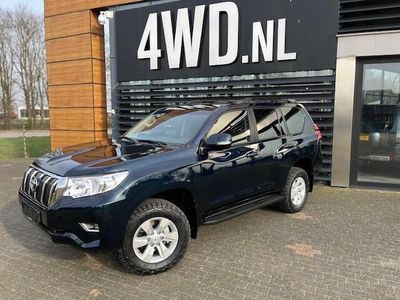 tweedehands Toyota Land Cruiser 2.8 D-4D AUT 5 DRS SWVAN CUSTOM EDITION LEDER NAVI CLIMA CRUISE ¤ 52900 EXCL 1E registratie auto fiscaal voordelig grijs kenteken side window van