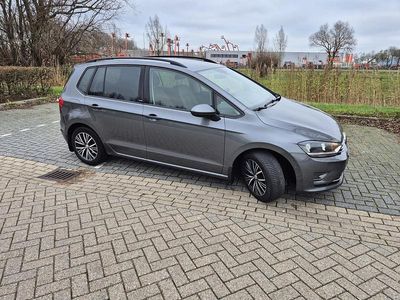 Grijs (metallic) Occasion 2017 VW Golf VII Highline Hatchback | € 12.500 (Goede deal)