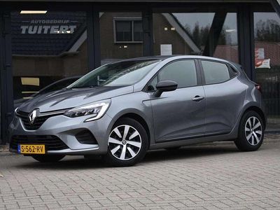 Grijs Occasion 2023 Renault Clio V Equilibre Hatchback | € 14.445 (Goede deal)