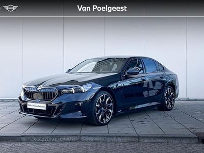 Zwart Gebruikt 2024 BMW 550e Comfort Edition Sedan | € 76.900 (Eerlijke prijs)