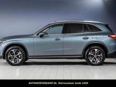 Groen (metallic) Gebruikt 2025 Mercedes E300 SUV | € 69.950