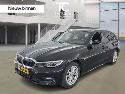 Zwart Occasion 2022 BMW 320e Stationwagen | € 27.950 (Eerlijke prijs)