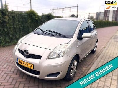 Beige Gebruikt 2009 Toyota Yaris Hatchback | € 4.999 (Eerlijke prijs)