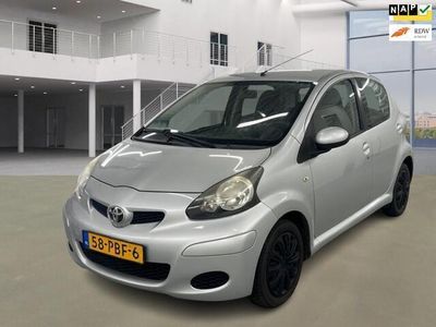 Grijs Gebruikt 2011 Toyota Aygo Comfort Hatchback | € 2.250 (Goede deal)