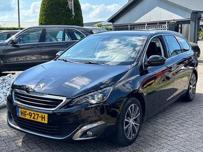 Zwart, metallic lak Gebruikt 2015 Peugeot 308 Allure Stationwagen | € 4.450 (Iets duurder)