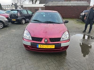 Rood Gebruikt 2002 Renault Clio II Expression Hatchback | € 950 (Goede deal)