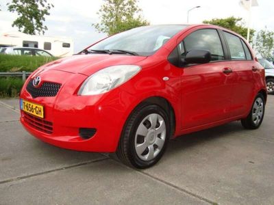Rood Gebruikt 2006 Toyota Yaris Sol Hatchback | € 3.995 (Iets duurder)