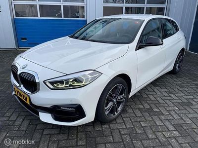 Wit Occasion 2020 BMW 118 Executive Hatchback | € 15.950 (Eerlijke prijs)