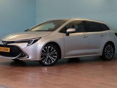 Grijs (metallic) Occasion 2025 Toyota Corolla Team Stationwagen | € 31.899 (Iets duurder)