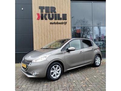 Grijs Gebruikt 2015 Peugeot 208 Style Hatchback | € 5.950 (Goede deal)