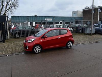 Rood Gebruikt 2011 Kia Picanto Hatchback | € 3.750 (Eerlijke prijs)