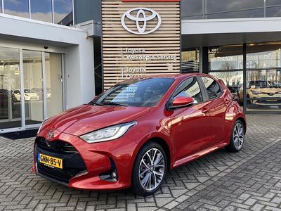 Occasion Toyota Yaris Hybrid Executive 131 PK (96 kW) 2024 Rood Hatchback