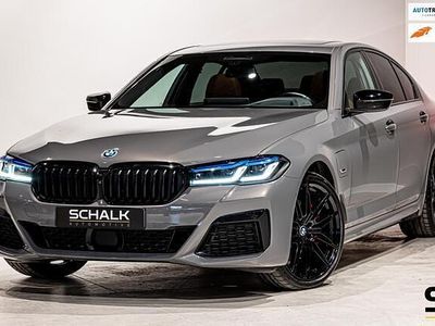 Grijs (metallic) Gebruikt 2022 BMW 530e Sport Line Sedan | € 42.450 (Duur)