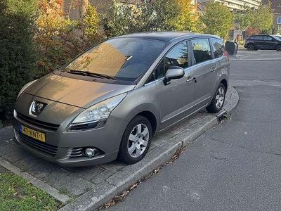 Grijs Gebruikt 2010 Peugeot 5008 MPV | € 4.500 (Eerlijke prijs)
