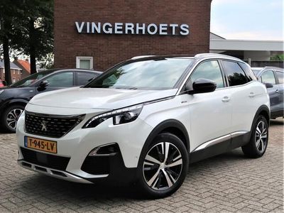 tweedehands Peugeot 3008 1.2 Benzine 130 Pk * GT Line * Wit Parlemoer met een Zwart Dak *1.400 Kg Trekvermogen * * Trekhaak * DodeHoek Bewaking * 1/2 Leder * Climate & Cruise Control *